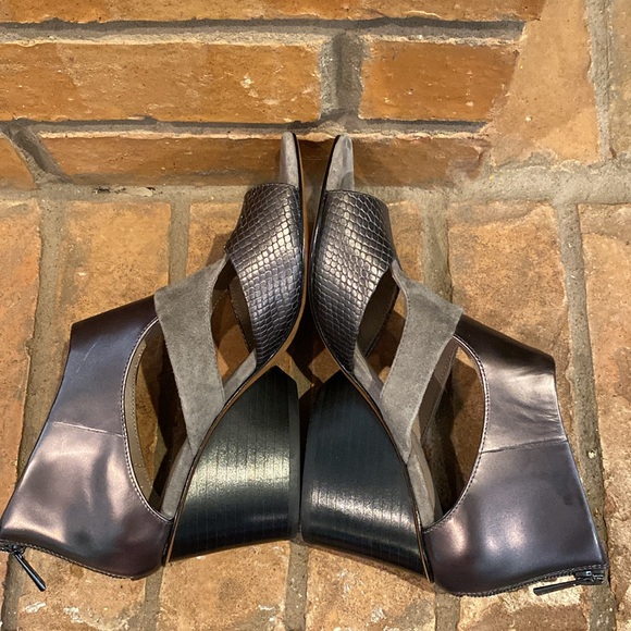 Donald J Pliner Jenkins Demi Wedge Peep-Toe Sandal - Size 8 - Picture 6 of 10